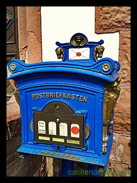 Briefkasten am historischen Postamt